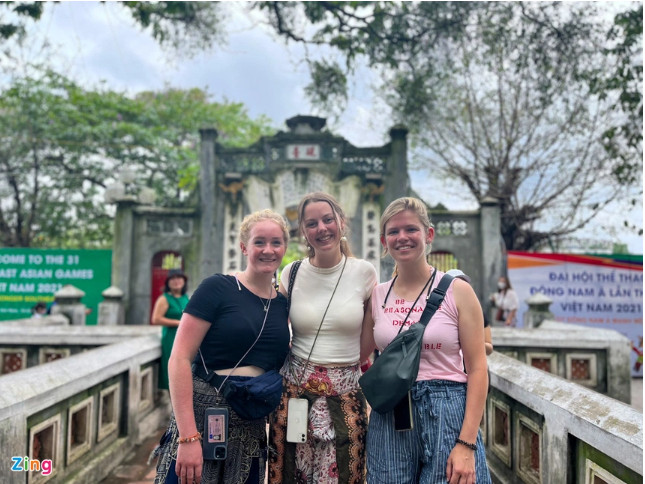 Les touristes étrangers choisissent le Vietnam en raison de la politique d entrée facile et des prix raisonnables